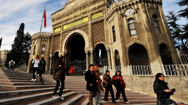 Tarihi 1453 yılına dayanan İstanbul Üniversitesi’nin giriş kapısı.