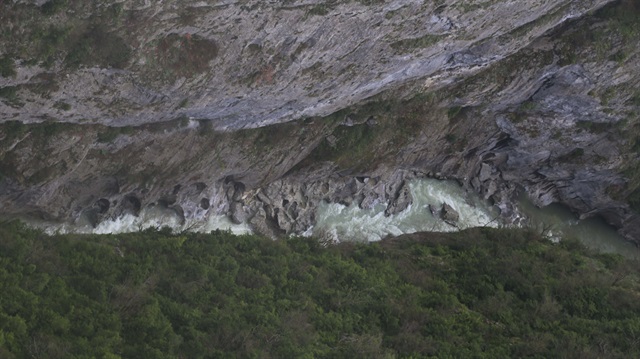 Valla Kanyonu'nun uzunluğu 12, derinliği ise yer yer 1,1 kilometreyi buluyor. 