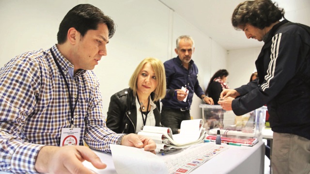 "18 yaşını dolduran her Türk milletvekili seçilebilir" değişikliği uyarınca gözler genç vekil adaylarında olacak.