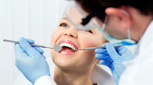​Diyabetliler diş sağlığını aksatmamalı ve hergün düzenli bir şekilde diş temizliğini yapmalı.