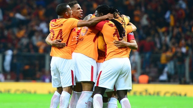 Galatasaray, Süper Lig'in bitmesine 4 hafta kala liderliğini sürdürüyor.