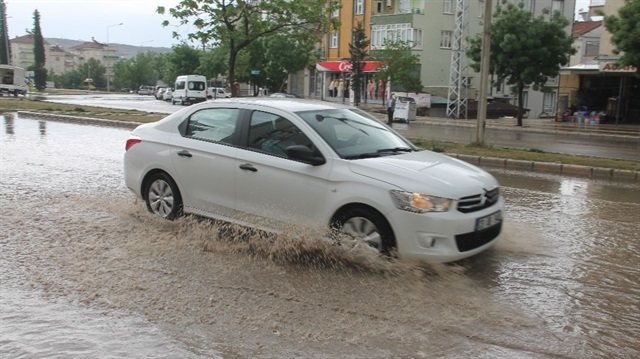Elazığ’da sağanak yağış etkili oldu