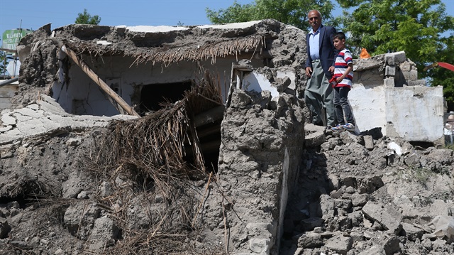 Samsat ilçesinde yaşanan 5,1 büyüklüğündeki deprem nedeniyle 267 evde hasar tespit çalışması yapıldı.