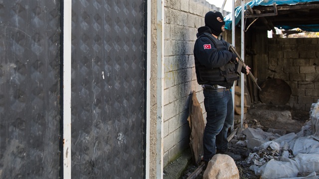 Yürütülen operasyonlarda biri lider kadrodan olmak üzere yurt içinde 13, yurt dışında 28 terörist etkisiz hale getirildi.