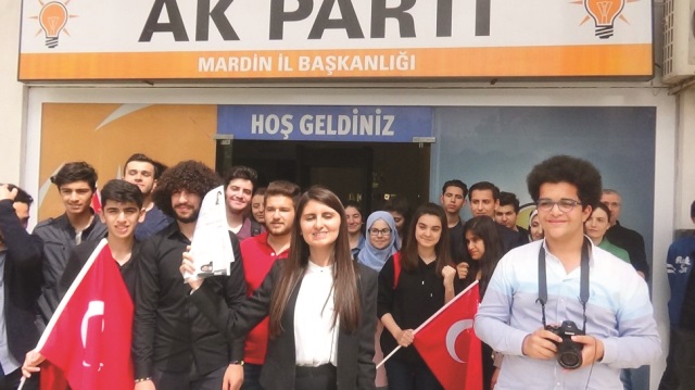 18 yaşındaki Asuman Sülkü, milletvekili aday adaylığı için AK Parti’ye başvuran en genç isimlerden oldu.