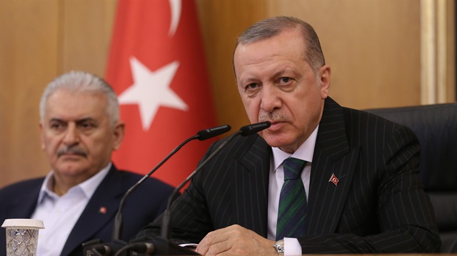 Cumhurbaşkanı Recep Tayyip Erdoğan, Özbekistan hareketi öncesi Atatürk Havalimanı Devlet Konukevi'nde basın toplantısı düzenledi. 