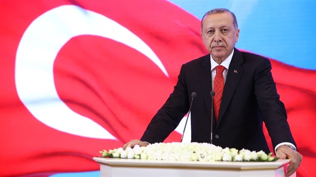 Cumhurbaşkanı Erdoğan, temaslarda bulunmak üzere geldiği Özbekistan’da, Özbekistan Cumhurbaşkanı Şevket Mirziyoyev ile Türkiye-Özbekistan İş Forumu’na katıldı.