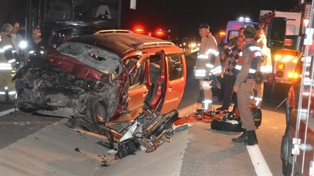 İzmir’de katliam gibi kaza: 5 ölü, 1 ağır yaralı