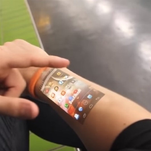 ساعة فريدة من نوعها تحول ذراعك لشاشة لمس