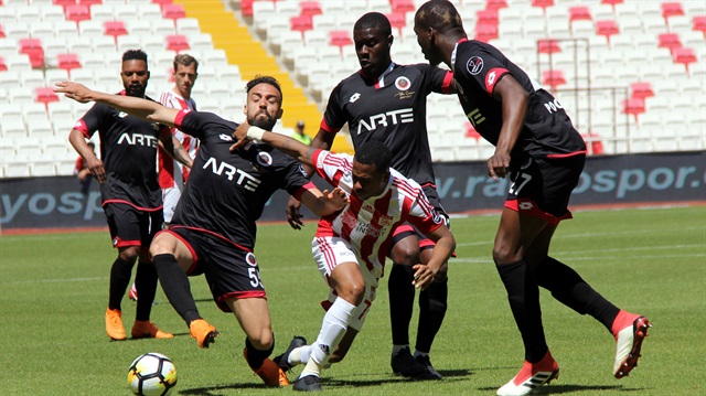 Sivasspor'a mağlup olan Gençlerbirliği, ligde kalma yolunda ağır yara aldı.  