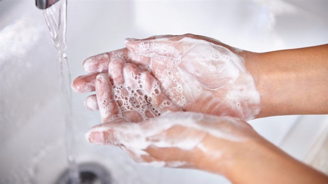 Enfeksiyon ve hastalıklara karşı ellerinizi sık sık bol suyla yıkayın.