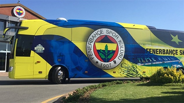 Fenerbahçeli futbolcuları taşıyan takım otobüsü Ülker Stadı'na doğru yola çıktı.