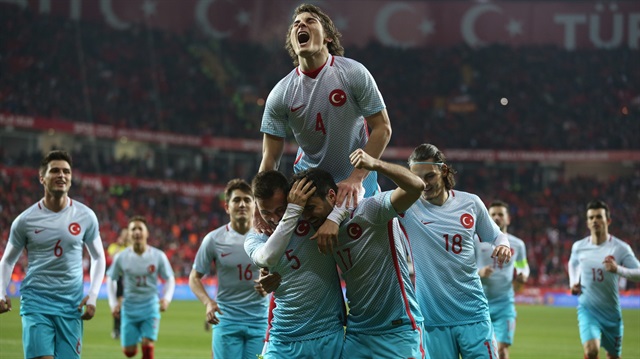 Çağlar, 13 kez A Milli takım formasıyla sahaya çıktı.
