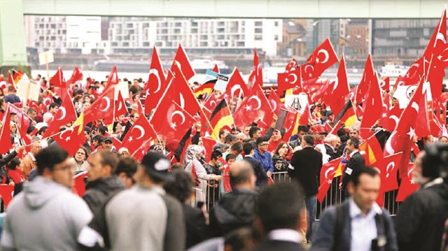 AK Parti yurt dışındaki seçmene özel kampanya yürütecek. 