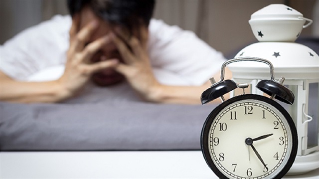 Beynimizin uyku süresini ayarlayabilmesi için hep aynı saatte kalkılmalıdır.