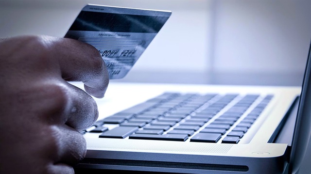 Emniyet yetkilileri ve uzmanlar internetten yapılan alışverişler konusunda uyarıyor.