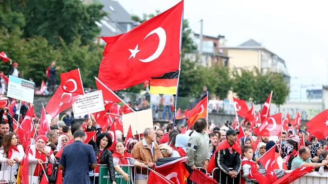 Almanya’da ilk oy kullanılan seçimde katılım oranı, gümrükler hariç yüzde 8.15 oldu