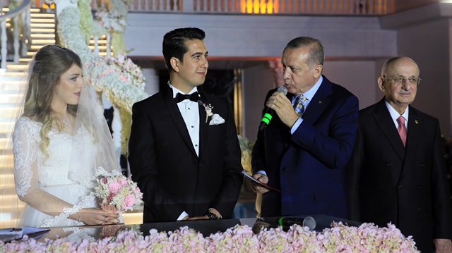 Cumhurbaşkanı Erdoğan, çiftin nikah şahitliğini yaptı.