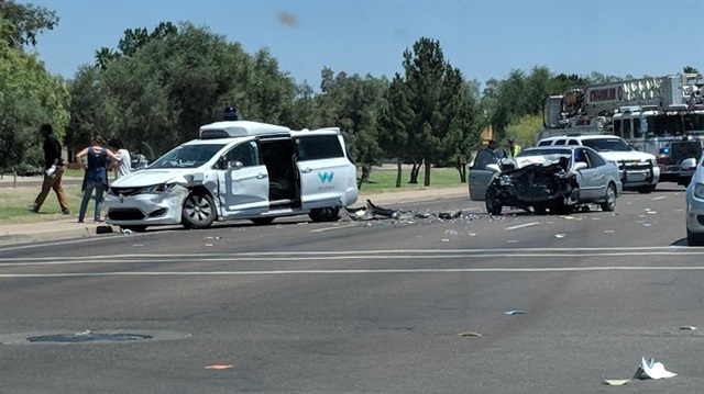 Arizona eyaleti belli şartlar içerisinde otomobil firmalarının otonom testleri gerçekleştirmesine izin veriyor.