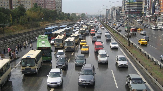 Sahil Yolu Ataköy Kavşağı'ndan ve D-100 Şirinevler-Ataköy Kavşağı’ndan Sinan Erdem Spor Salonu'na çıkan tüm yollar araç trafiğine kapatıldı.
