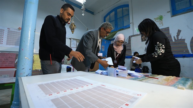 Resmi olmayan ilk sonuçlara göre, yerel seçimlerde Nahda Hareketi Partisi, oyların yüzde 27,5'ini alarak birinci parti oldu.