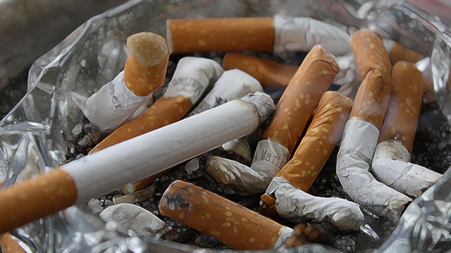 Elektronik sigaranın da normal sigara kadar zararlı olduğunu söyleyen uzmanlar uyarıyor.