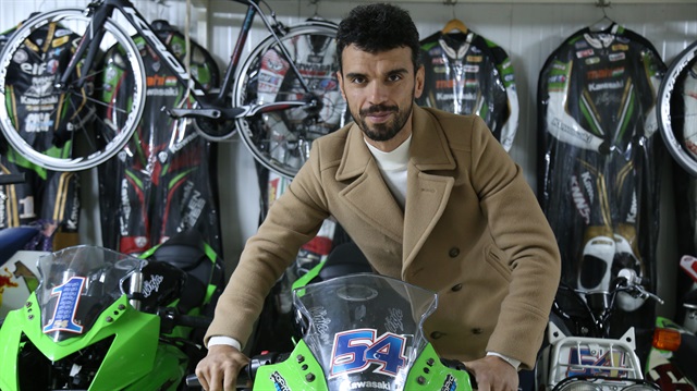 Milli motosikletçi Kenan Sofuoğlu kariyerini noktalama kararı aldı.