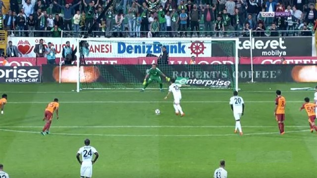 Soner Aydoğdu, Akhisar-Galatasaray maçında kullandığı penaltı atışından faydalanamamıştı. 