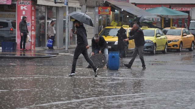 Meteoroloji Genel Müdürlüğü vatandaşların ani sel ve su baskınlarına karşı uyardı. 