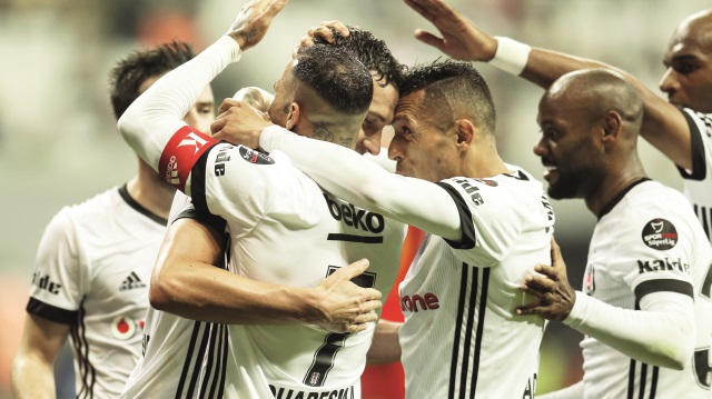 Beşiktaş’ın ikinci golünü kaydededn Adriano maçın ardından yaptığı açıklamada, “iyi bir maç ve güzel bir galibiyet oldu. Kalan haftaları aynı şekilde geçirerek takibimizi sürdüreceğiz” dedi.