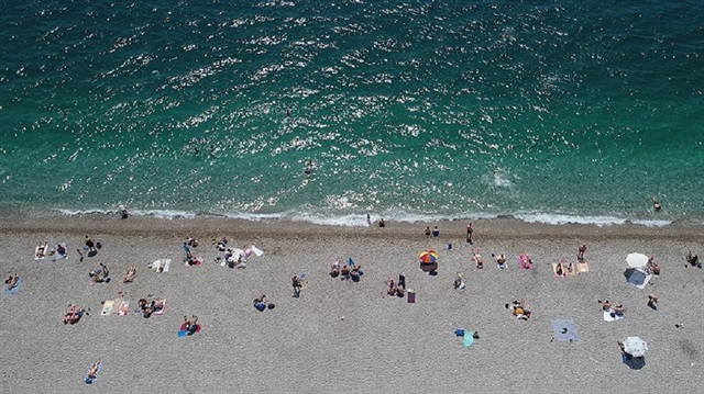 Antalya Valisi'nden siyasi partilere 'tatilci' uyarısı