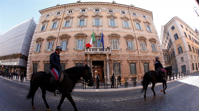 İtalya'daki siyasi belirsizlik ve grevler ekonomide ciddi endişelere yol açtı.