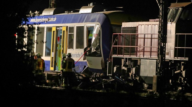 Almanya'da meydana gelen tren kazasında iki kişi yaşamını yitirdi.