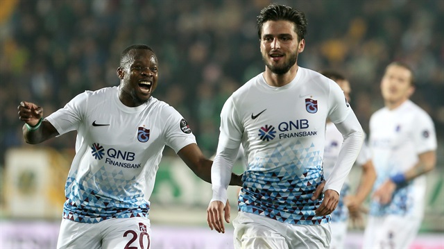 24 yaşındaki Okay bu sezon Trabzonspor formasıyla çıktığı 29 lig maçında 2 gol atarken 1 de asist kaydetti.
