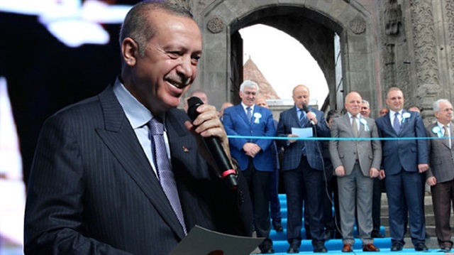 Cumhurbaşkanı Erdoğan, açılışa Ankara'dan canlı yayın ile katıldı. 