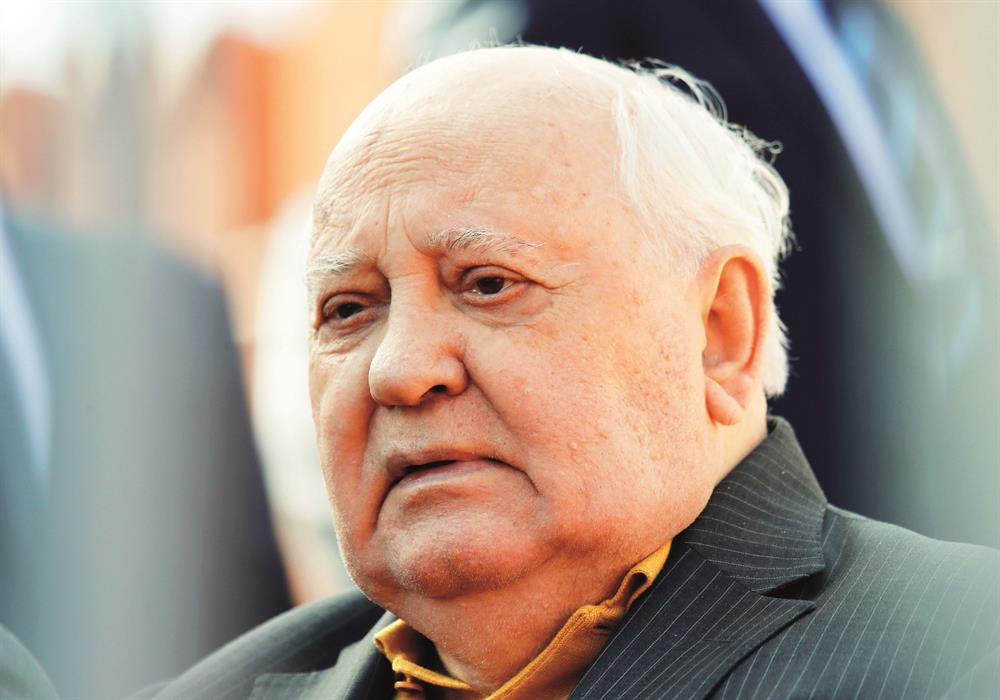 Sovyetler Birliği’nin son lideri Mihail Gorbaçov da gösterileri izledi.