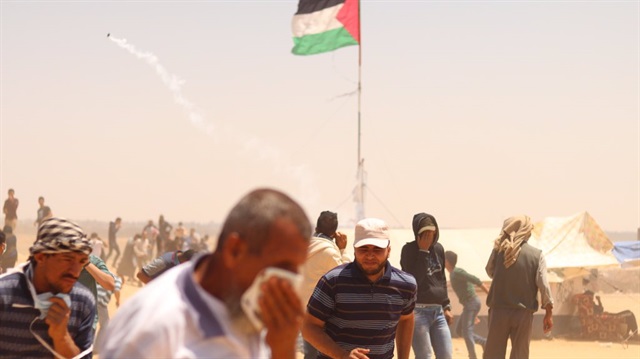 İsrail keskin nişancıları, Gazze sınırındaki barışçıl gösterilere müdahale etmek amacıyla konuşlandı.