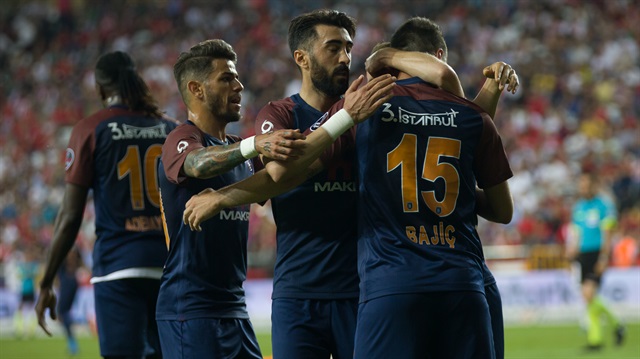 Başakşehir, Antalyaspor'u Bajic ve Visca'nın golleriyle 2-0 mağlup etti.