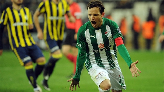 Pablo Martin Batalla, 2009-2010 sezonunda Bursaspor formasıyla şampiyonluk yaşamış ve o kadronun en önemli isimleri arasında yer almıştı.