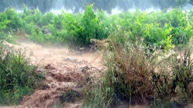 Kilis’te sağanak yağış sele neden oldu