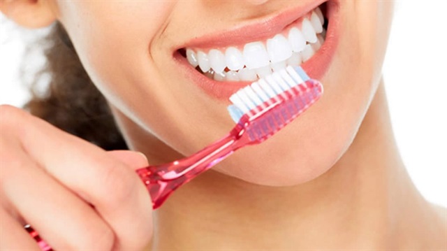 Ramazan ayında dişlerinizi ihmal etmeyin, sahur ve iftar sonrasında mutlaka dişlerinizi temizleyin.