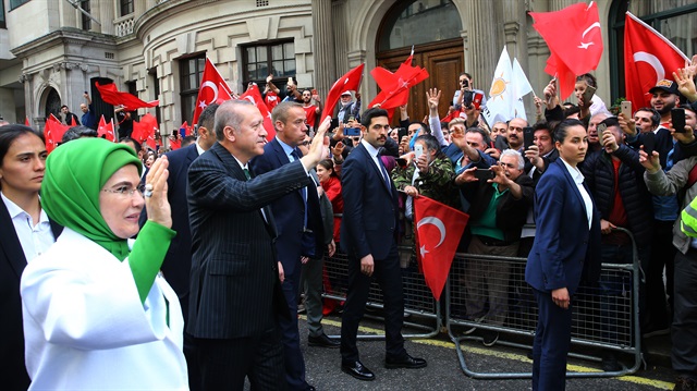 بالصور.. هكذا استقبل الأتراك رئيسهم أردوغان في بريطانيا