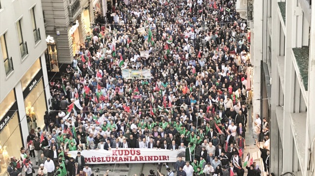 Gazze sınırında düzenlenen gösterilerde 55 Filistinliyi şehit etmesi dünyayı ayağa kaldırdı. 