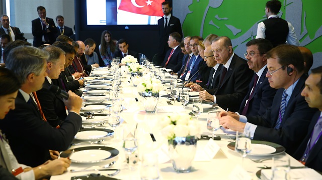 Yeni teşvik programları için hazırlık yaptıklarını kaydeden Cumhurbaşkanı Erdoğan, yerli ve yabancı yatırımcı arasında hiçbir ayrım yapmadıklarını vurguladı.