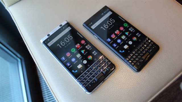 Orta sınıfta yer alması beklenen telefonun, diğer BlackBerry modellerinde olduğu gibi fiziksel klavyeye sahip olacak.