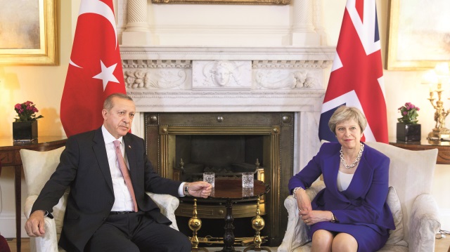 Cumhurbaşkanı Erdoğan ile İngiltere Başbakanı Theresa May, ‘10 Numara’ olarak bilinen Başbakanlık Ofisi’nde bir araya geldi.