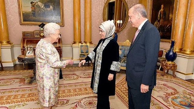 السيدة الأولى في تركيا تلتقي ملكة بريطانيا