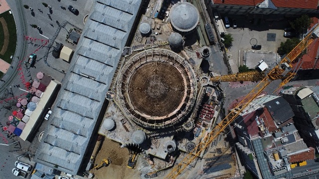 Taksim Camii'nin kaba inşaatın yüzde 80'i biterken, minarelerin yapımına da başlandı.