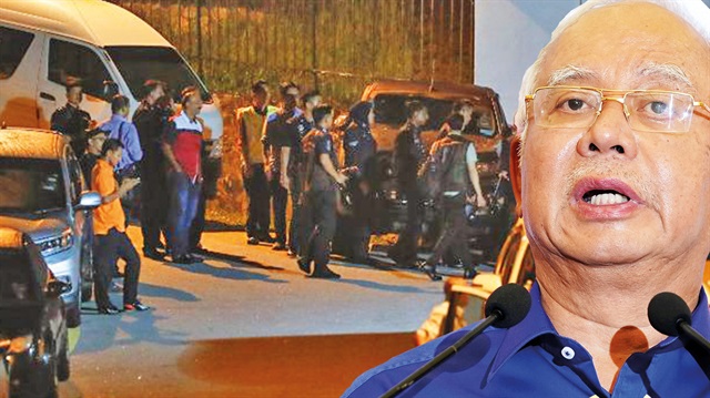 Malezya polisi milyarlarca dolarlık vurgunun ana aktörü olan eski Başbakan Necib Rezzak’ın evini basarak arama yaptı.