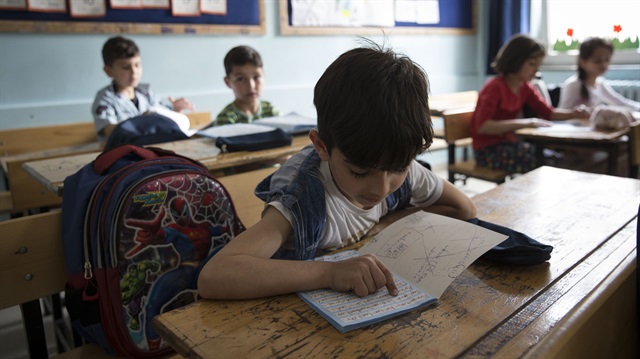 MEB 2 yıl gibi kısa sürede 600 bine yakın Suriyeli çocuğa eğitim hizmeti verdi.